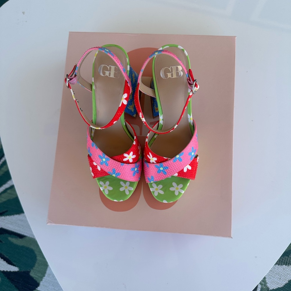 FLOWER POWER…..GB platform heels size 6 and like new! Bright multi-colored. - Picture 5 of 10